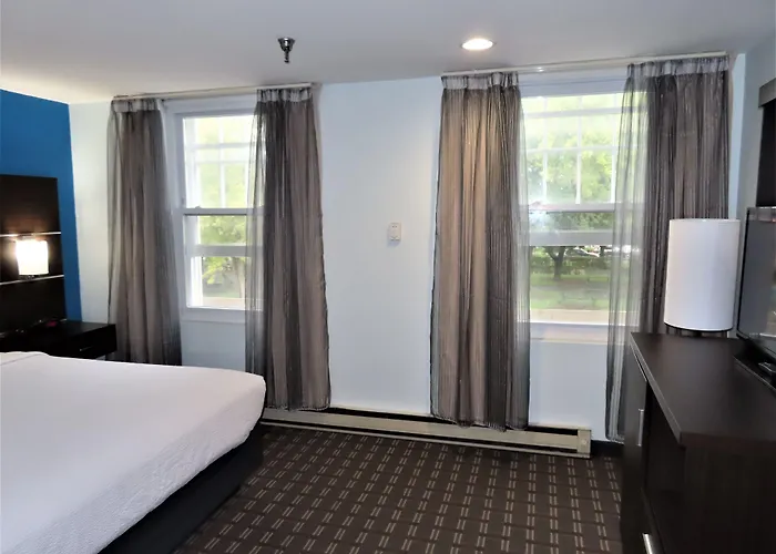 St Charles Hotel Downtown Hudson