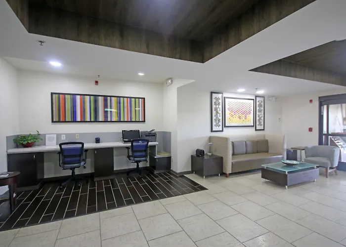 Holiday Inn Express Hotel & Suites Greensboro-East By Ihg