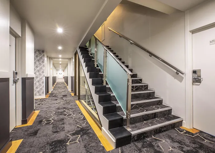 Nightelier Devonport Gateway Hotel