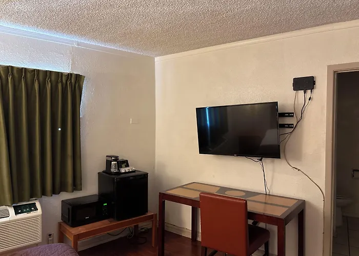 Hometown Inn North Hills