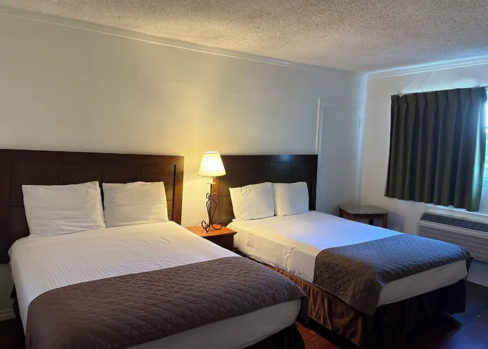 Hometown Inn North Hills