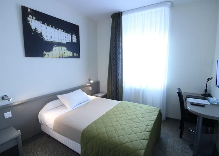 Hotel De La Cloche