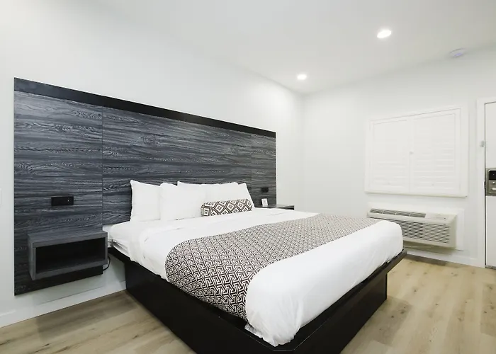 Sapphire Inn & Suites