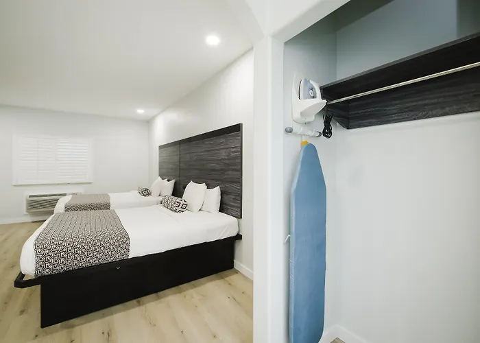 Sapphire Inn & Suites