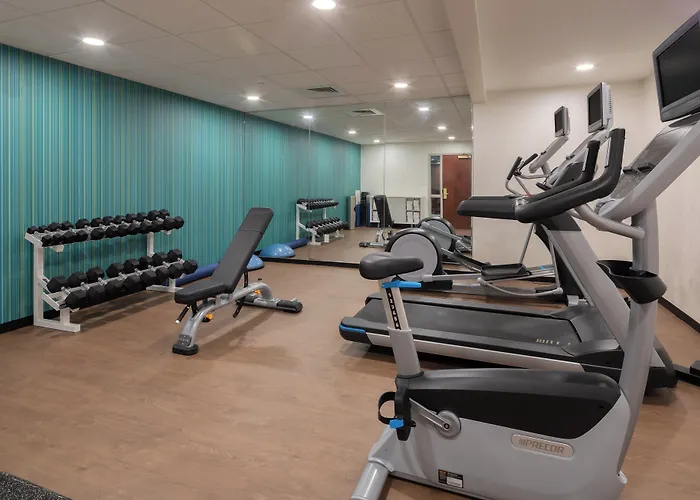 Holiday Inn Express & Suites Bradley Airport By Ihg