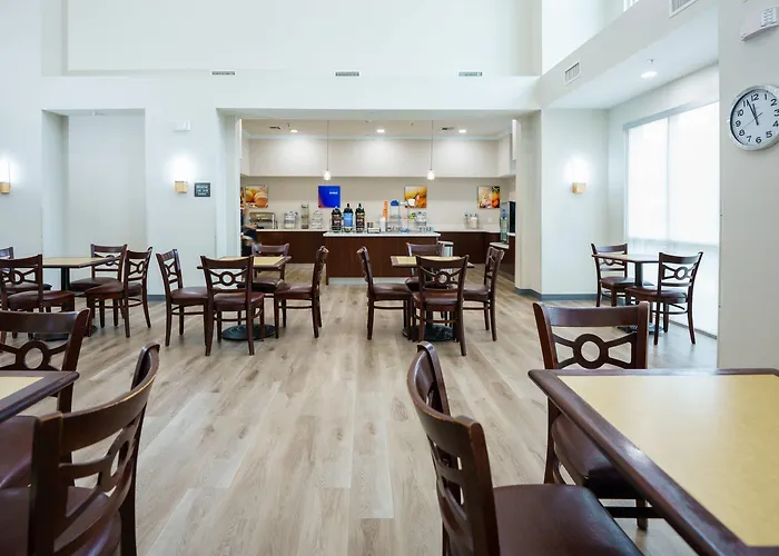 Comfort Suites University Drive