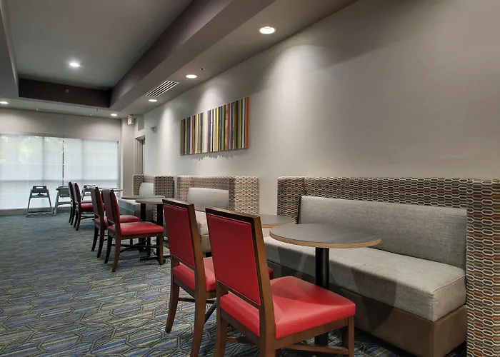 Holiday Inn Express Hotel & Suites Middleboro Raynham By Ihg