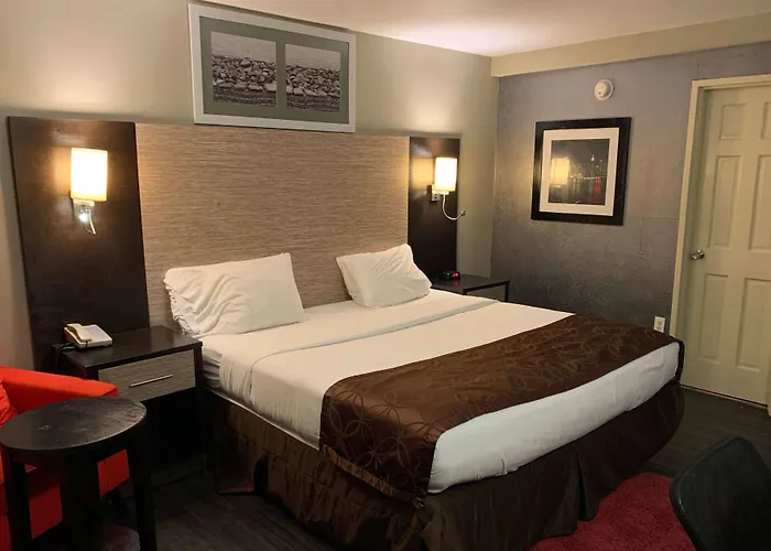 Ramada By Wyndham Rockville Centre