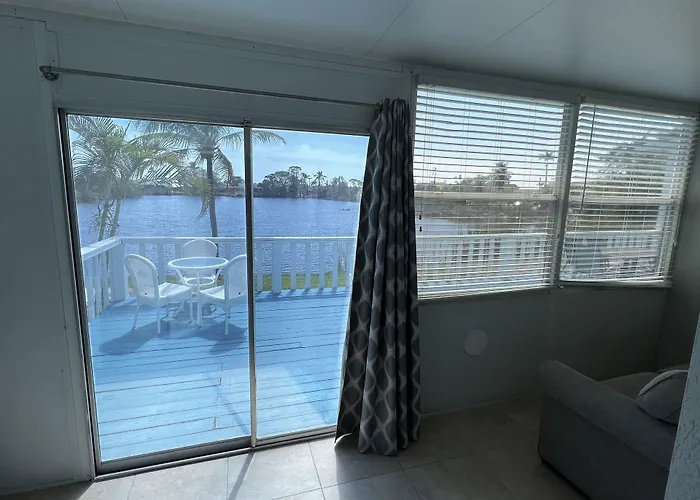 Marco Island Lakeside Inn