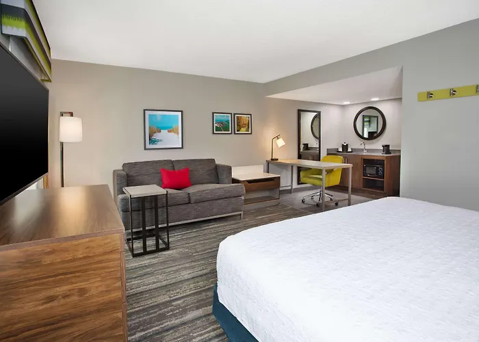Hampton Inn & Suites Cape Coral / Fort Myers