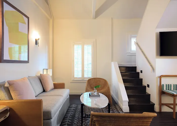 Lighthouse Hotel - Key West Historic Inns