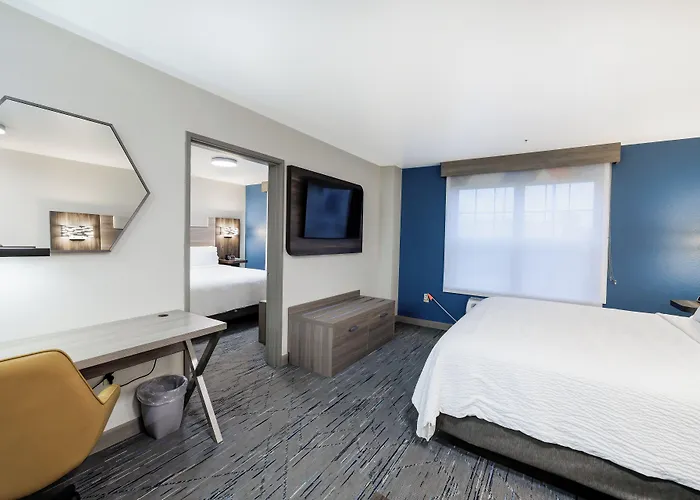 Holiday Inn Express & Suites Zion By Ihg - Great Lakes-Free Breakfast And Naval Base Shuttle
