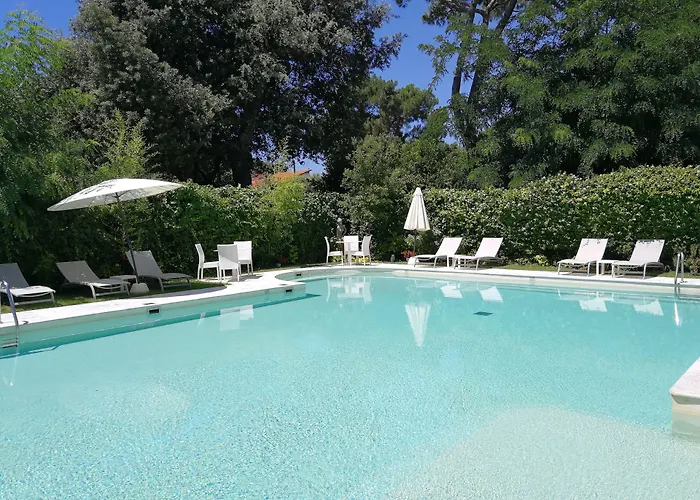 Jr Resort Logos Forte Dei Marmi