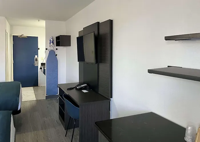 Studio 6 Suites Delano, Ca