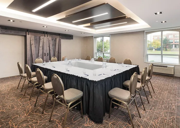 Holiday Inn Express Hotel & Suites Milton By Ihg