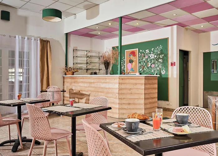 Artemia Aigues-Mortes - Hotel Avec Piscine - Bornes Electriques - Parking Prive - Local Velo-Moto
