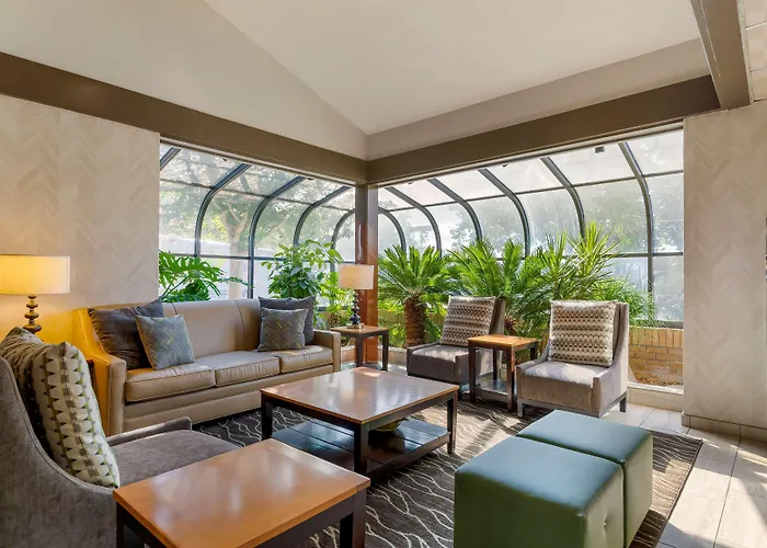 Best Western Plus Forest Park Inn