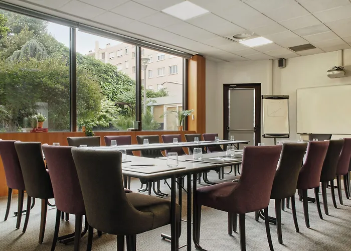 Hotel Chromatics & Restaurant Hill Club By Happyculture