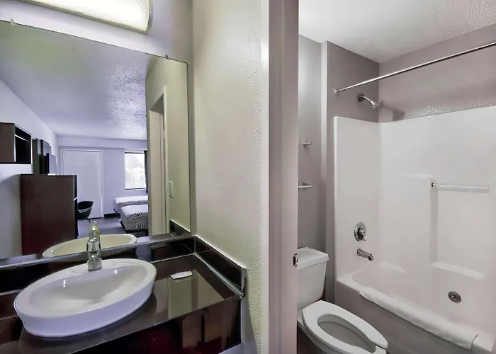 Motel 6-Warren, Mi - Detroit East