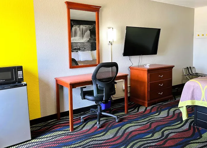 Super 8 By Wyndham Vincennes