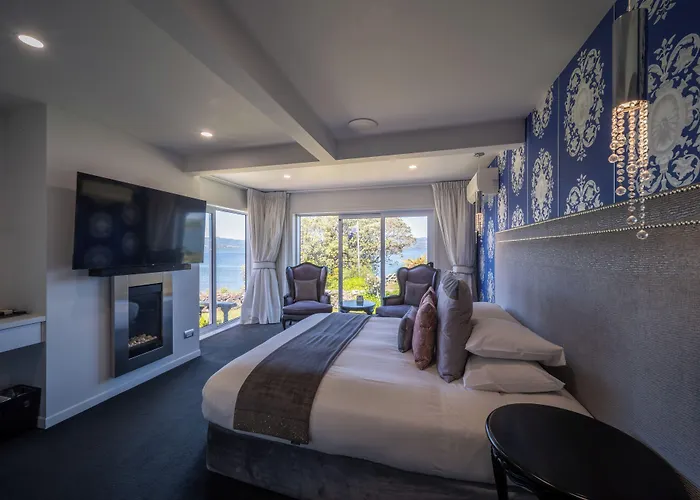 Black Swan Lakeside Boutique Hotel