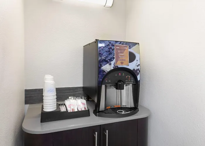 Travelodge By Wyndham Madison Heights Mi