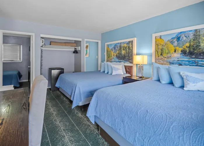 Bluebird Day Inn & Suites