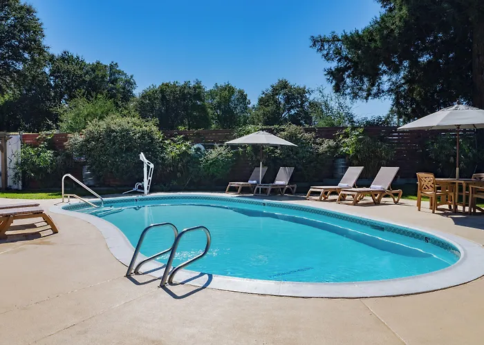 The Orchard Hotel Ukiah Wine Country Free Breakfast, Pool, & Hot Tub