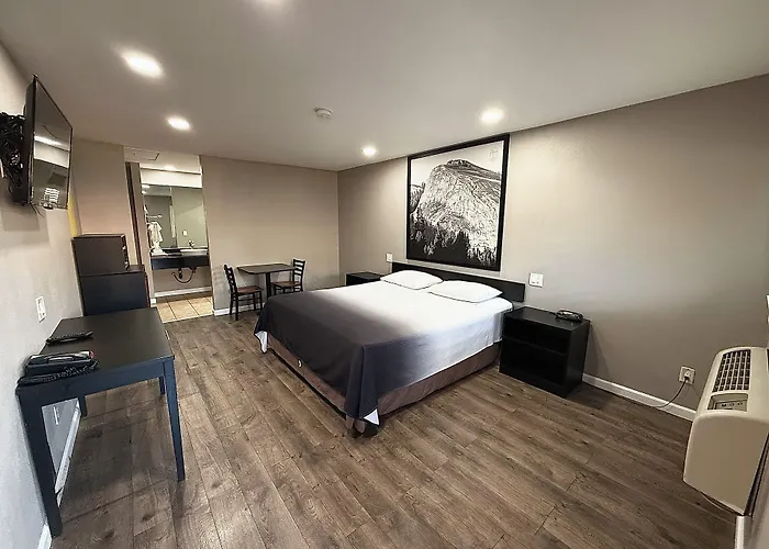 Super 8 By Wyndham Visalia