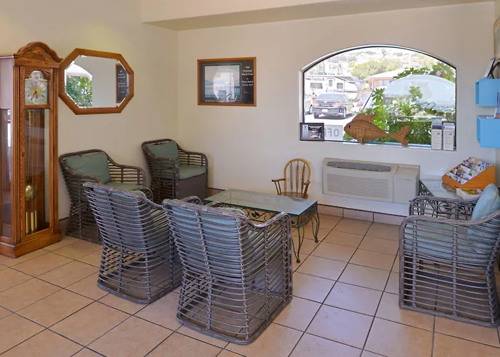 Edgewater Inn&Suites