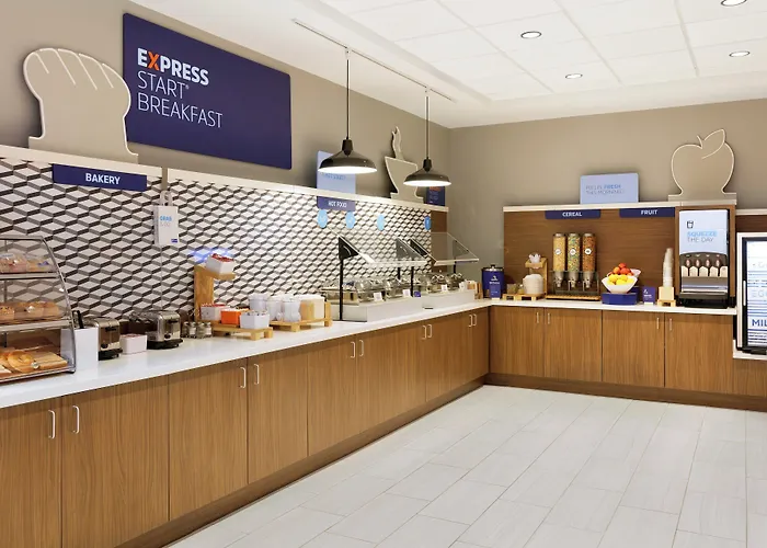 Holiday Inn Express Garden City East By Ihg