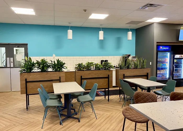 Howard Johnson By Wyndham Winnipeg West