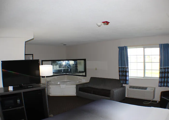Super 8 By Wyndham Gardner