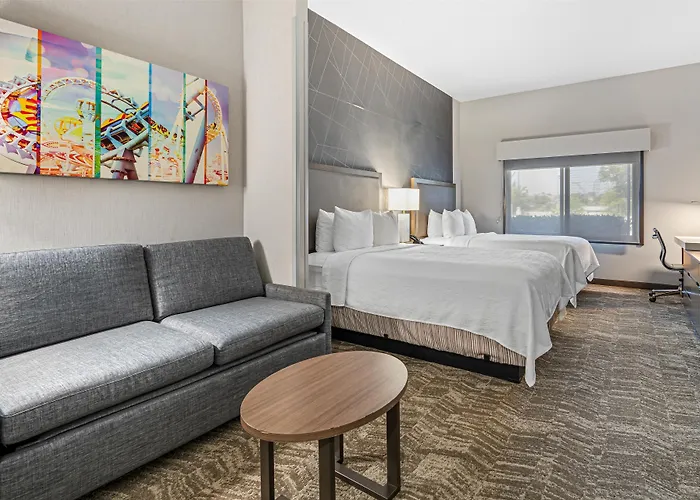 Best Western Valencia/Six Flags Inn & Suites
