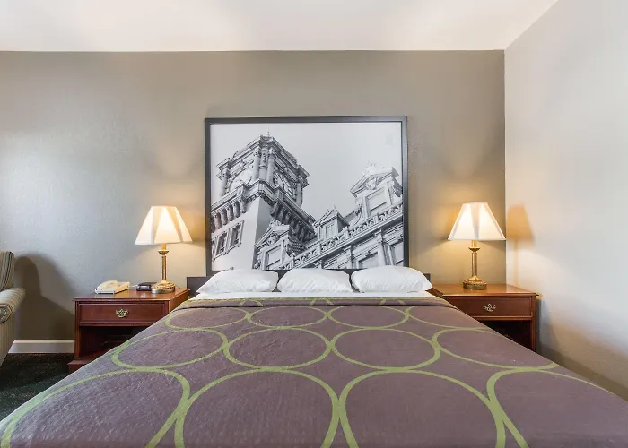 Super 8 By Wyndham Petersburg