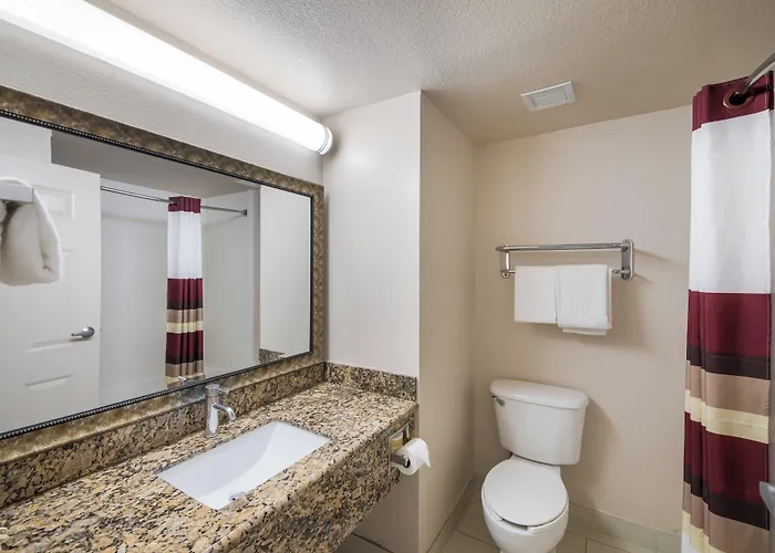 Red Roof Inn & Suites Austin East - Manor