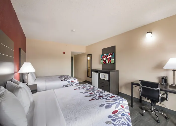 Red Roof Inn & Suites Austin East - Manor