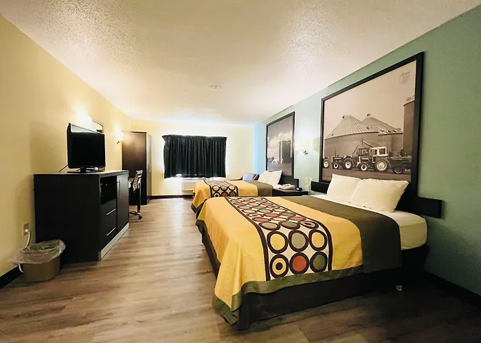 Super 8 By Wyndham Osseo Wi