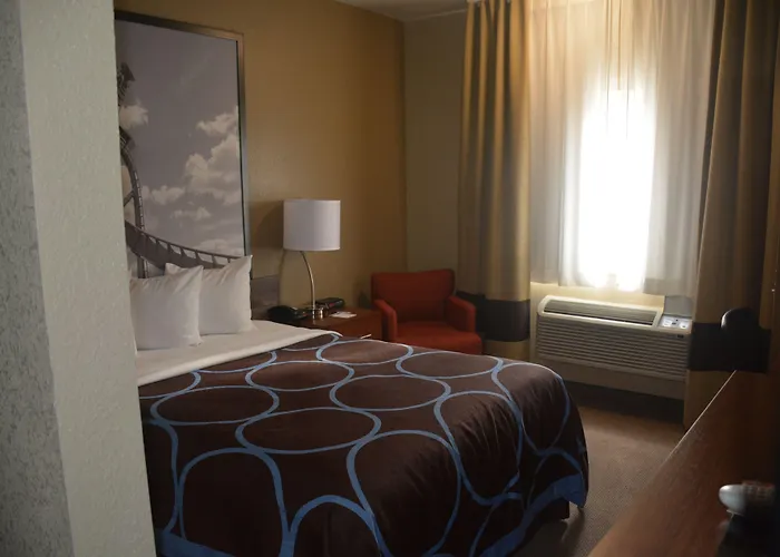 Super 8 By Wyndham Altoona