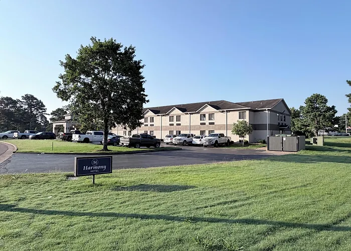 Harmony Hotel, Hernando