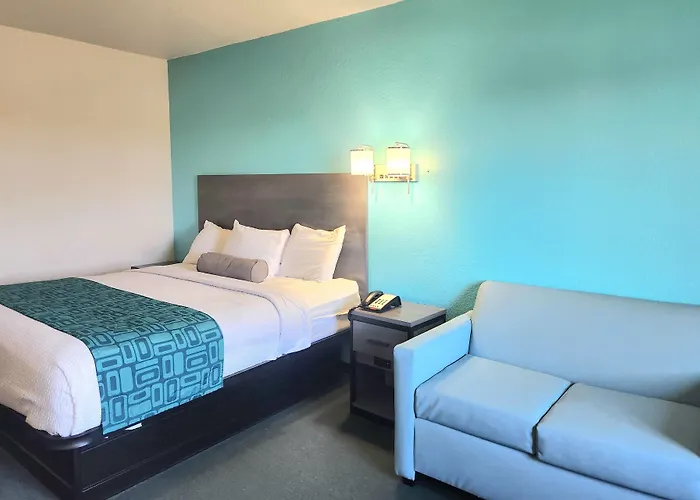 Howard Johnson By Wyndham Galveston