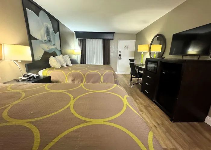 Super 8 By Wyndham Tupelo Airport