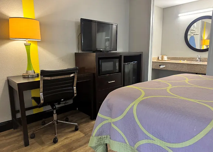 Super 8 By Wyndham Tupelo Airport