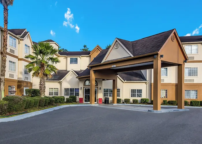 Red Roof Inn Plus+ & Suites Savannah - I-95
