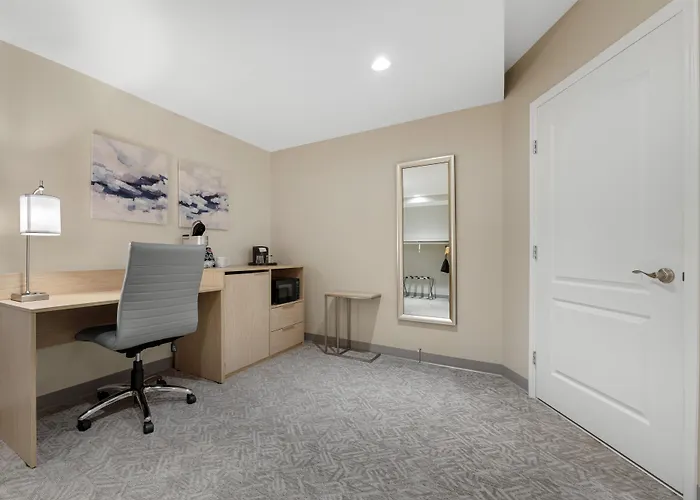 Best Western Plus Baker Street Inn&Convention Center