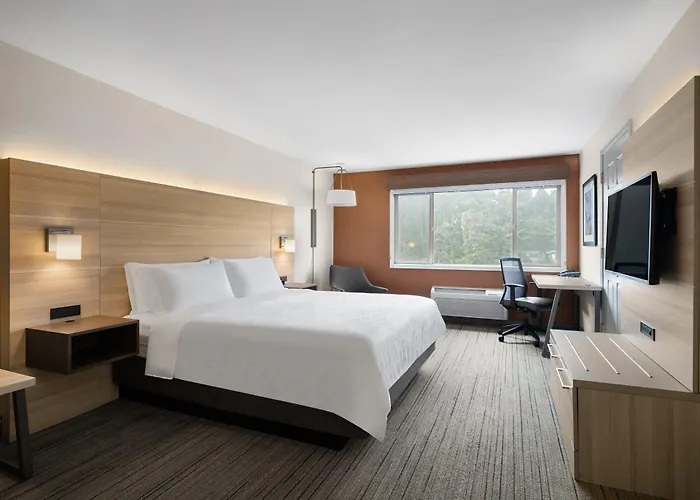 Holiday Inn Express Fort Bragg By Ihg