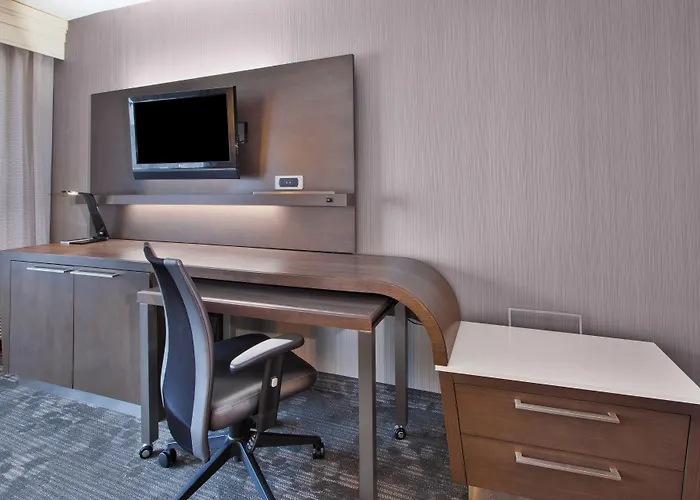 Courtyard By Marriott Somerset