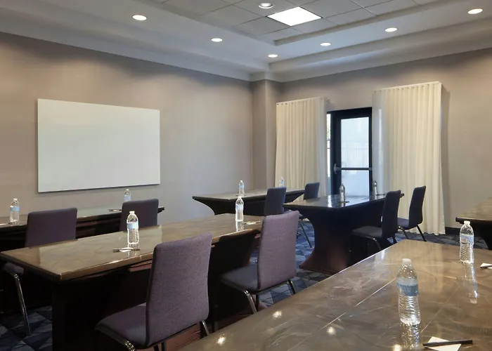 Courtyard By Marriott Newark Silicon Valley
