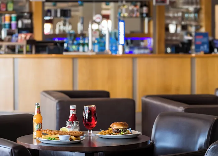 Holiday Inn Express London Luton Airport By Ihg