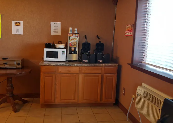 Knights Inn And Suites - Grand Forks